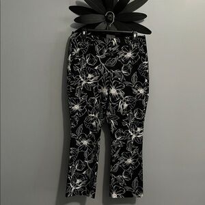 White House Black Market The Flare Crop Pants Black And White Size 8